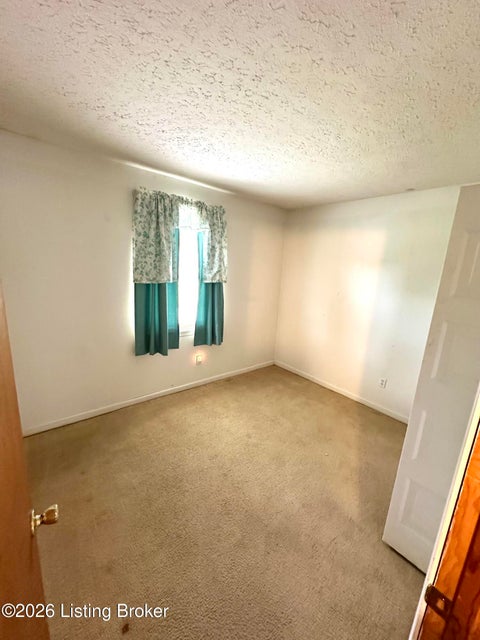 Tiny photo for 10903 Lanette Ct, Louisville, KY 40229 (MLS # 1728959)