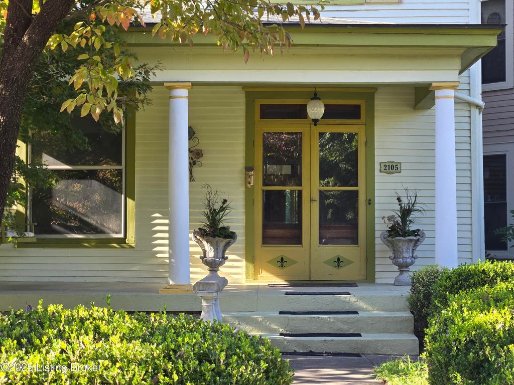 Photo of 2105 Edgeland Ave, Louisville, KY 40204 (MLS # 1700645)
