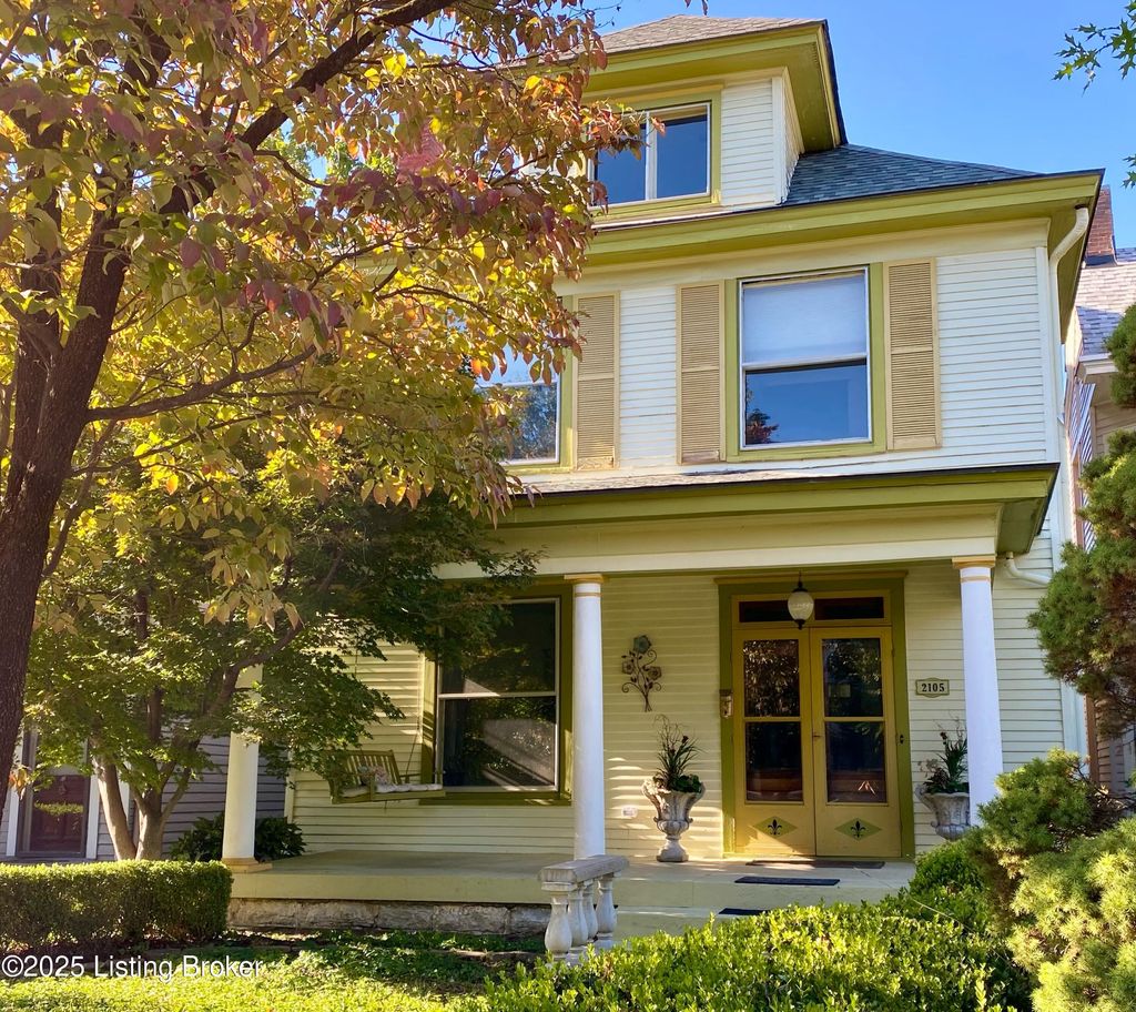 Photo of 2105 Edgeland Ave, Louisville, KY 40204 (MLS # 1700645)