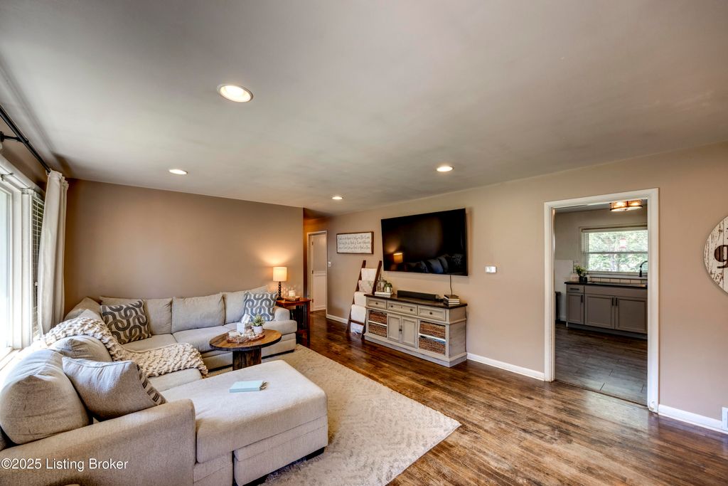 Photo of 108 Woodlawn Ave, La Grange, KY 40031 (MLS # 1698160)