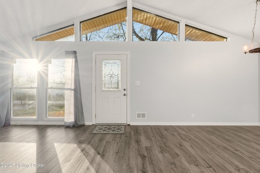 Photo of 708 Lakeview Ave, La Grange, KY 40031 (MLS # 1703274)