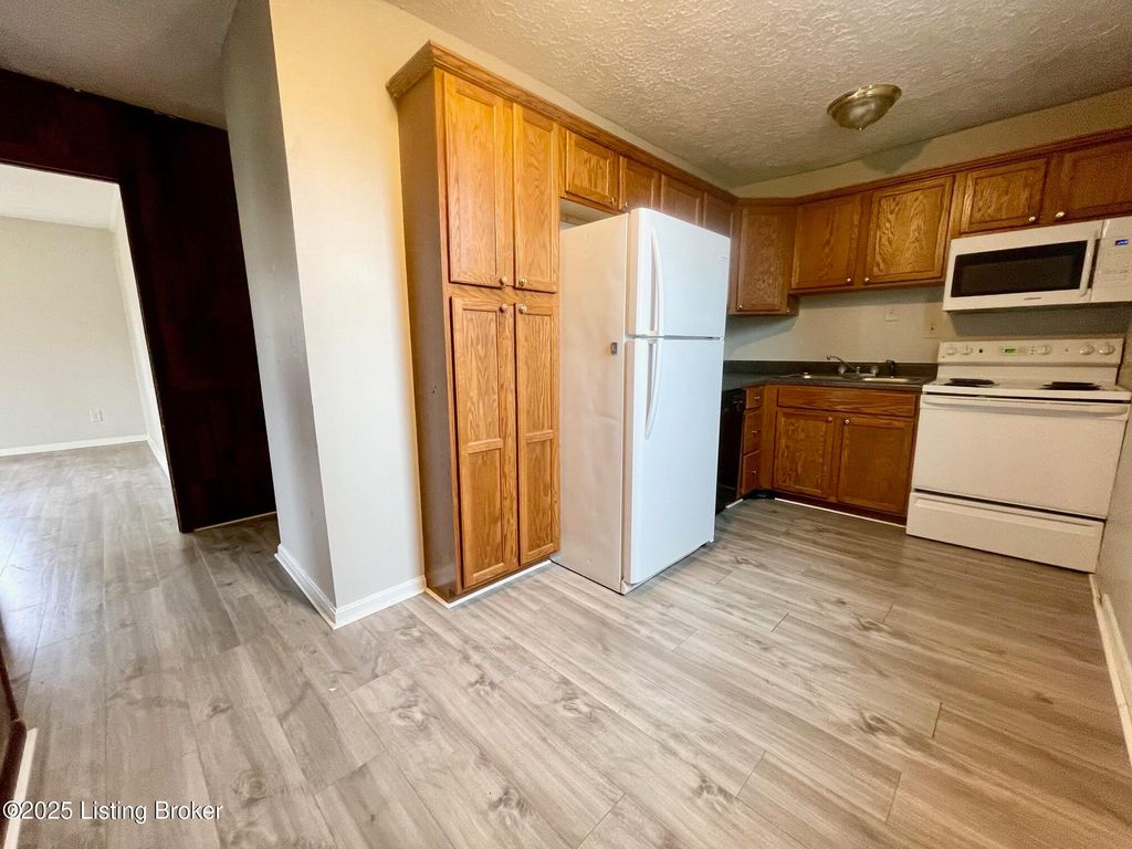 Photo of 434 Randolph Ave #202, Clarksville, IN 47129 (MLS # 1705674)