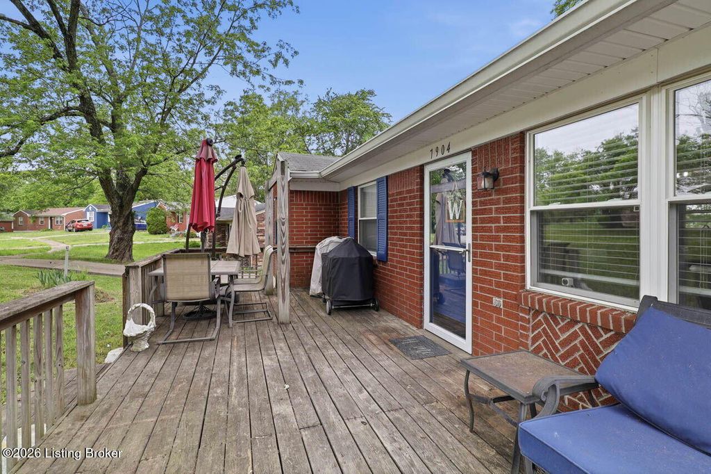 Photo of 7904 Candleglow Ln, Louisville, KY 40214 (MLS # 1715897)