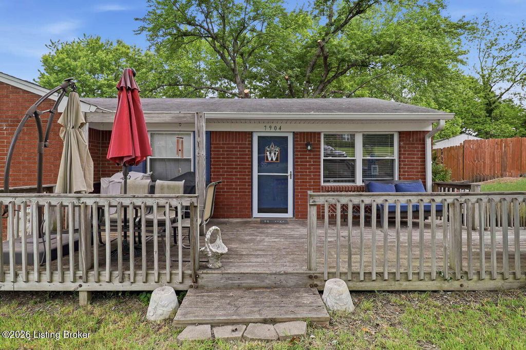 Photo of 7904 Candleglow Ln, Louisville, KY 40214 (MLS # 1715897)