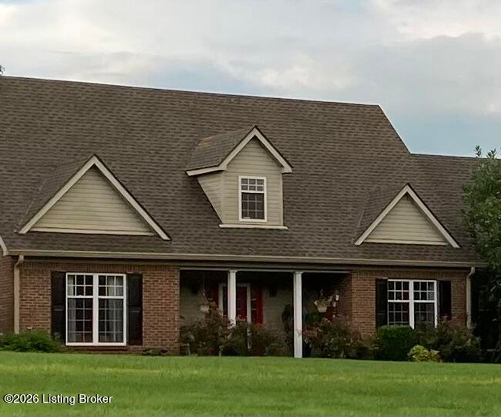 Photo of 1302 Geoghegan Rd, Shelbyville, KY 40065 (MLS # 1711686)
