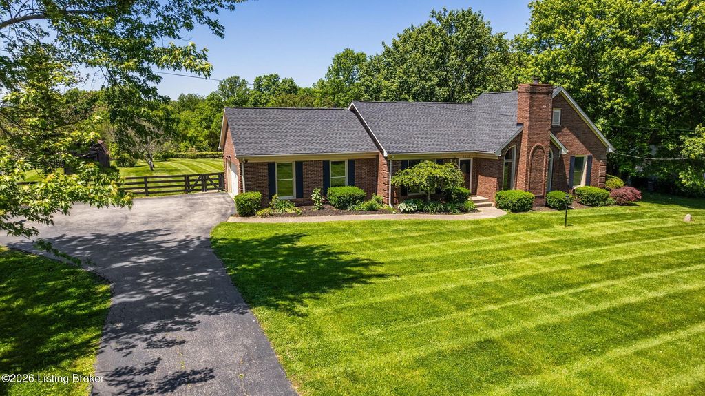 Photo of 2628 Cedar Point Rd, La Grange, KY 40031 (MLS # 1717313)