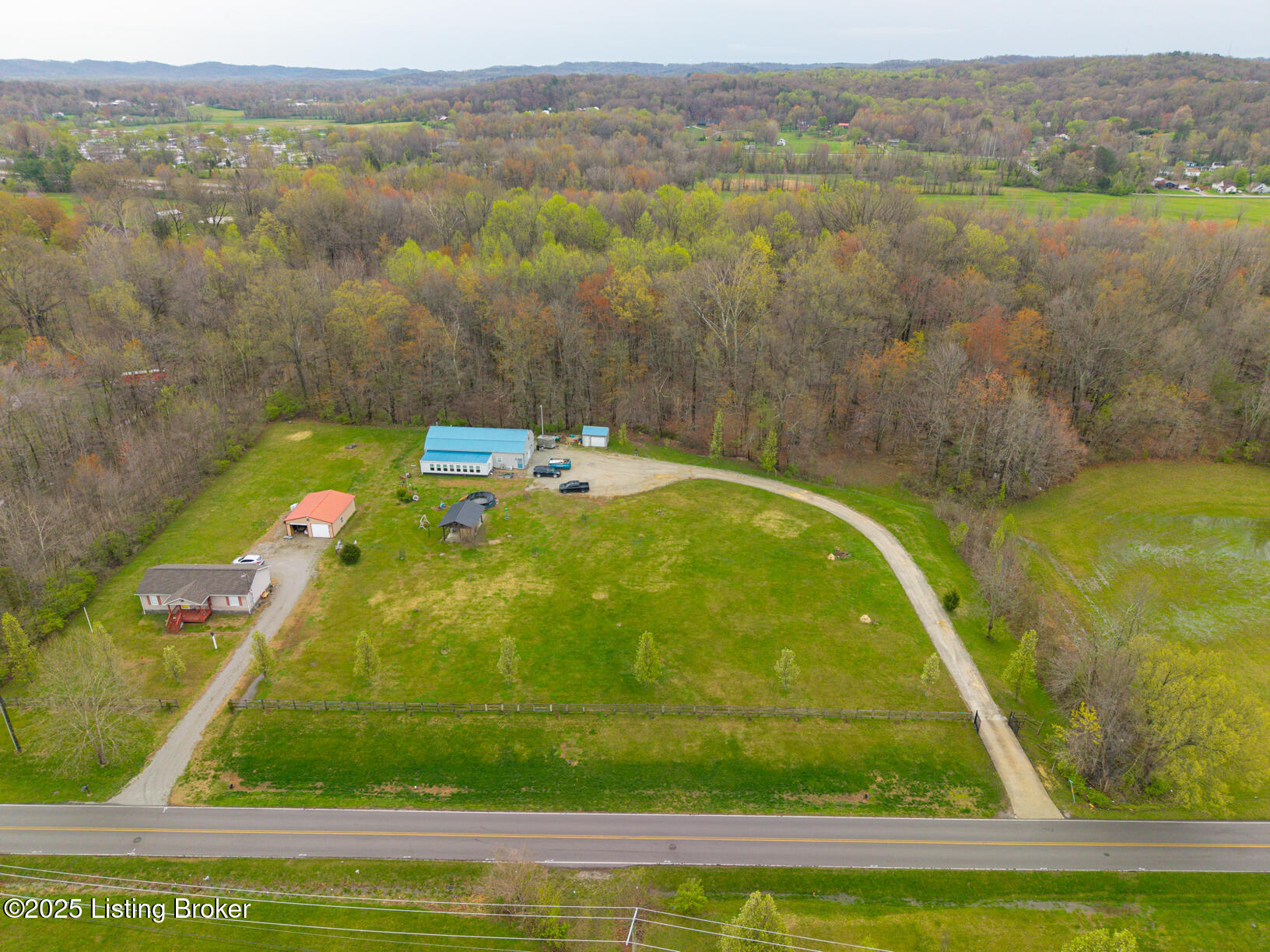 1900 Greyling Dr, Louisville, Kentucky image 2