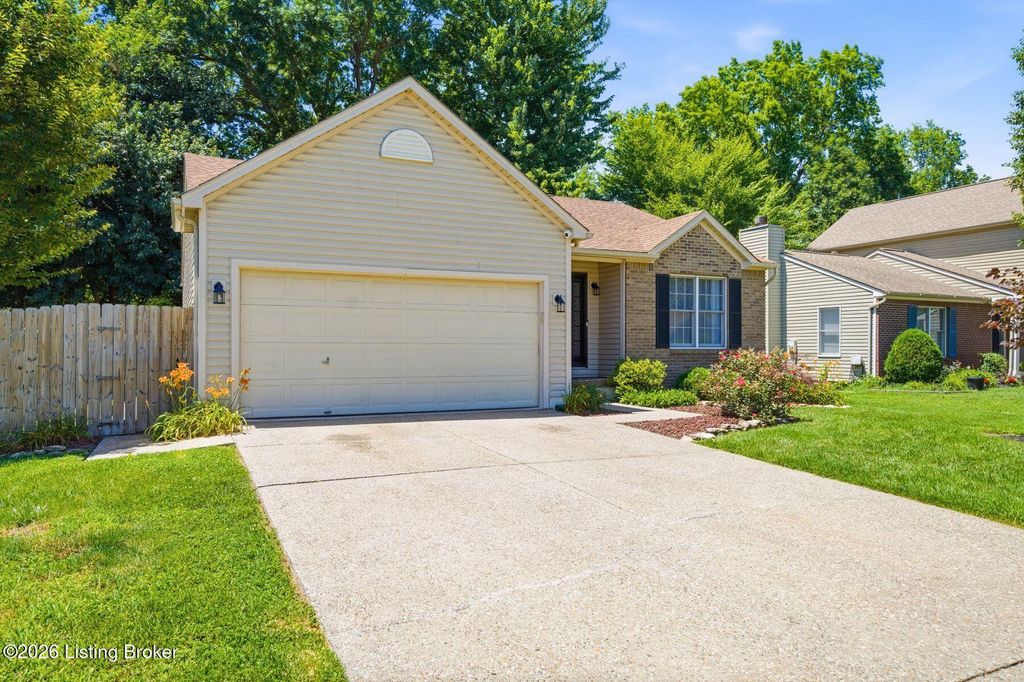 Photo of 6704 Brook Bend Way, Louisville, KY 40229 (MLS # 1720879)