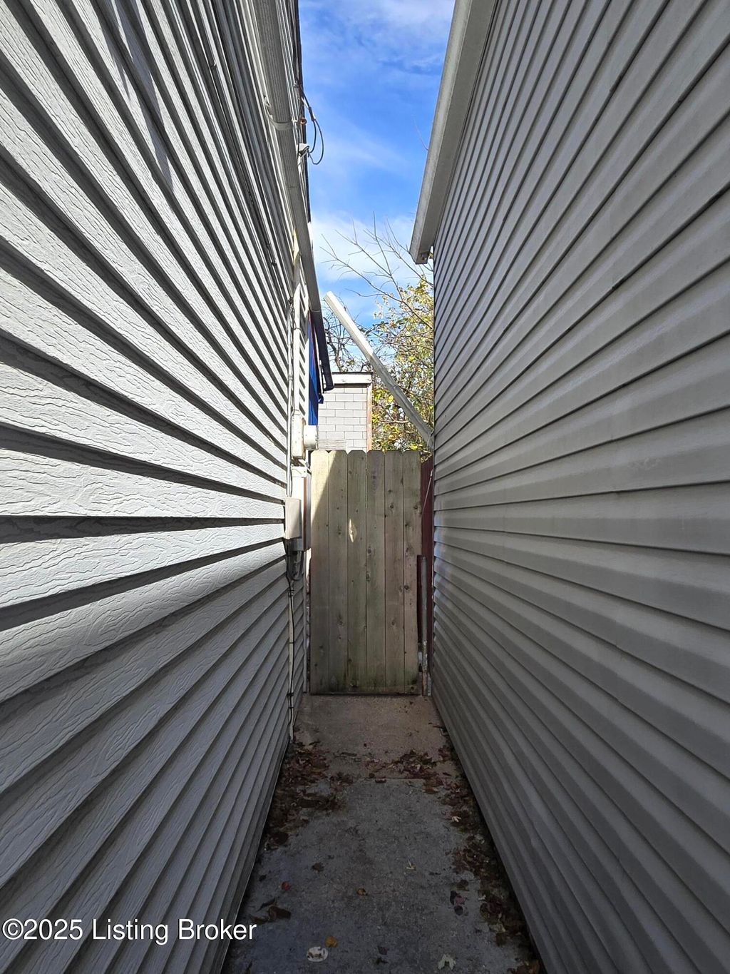 Photo of 1815 Owen St, Louisville, KY 40203 (MLS # 1701836)