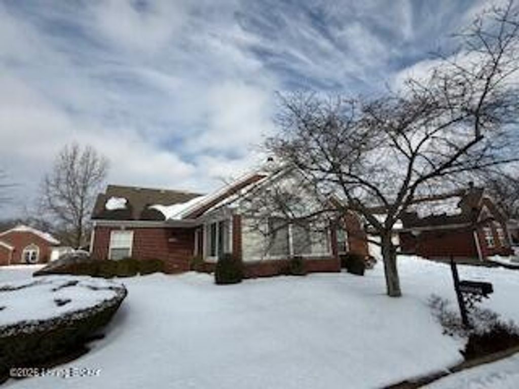 Photo of 12005 Doe Ridge Pl, Jeffersontown, KY 40299 (MLS # 1708579)