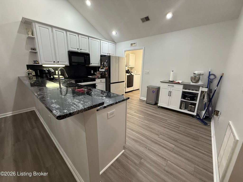 Photo of 12005 Doe Ridge Pl, Jeffersontown, KY 40299 (MLS # 1708579)