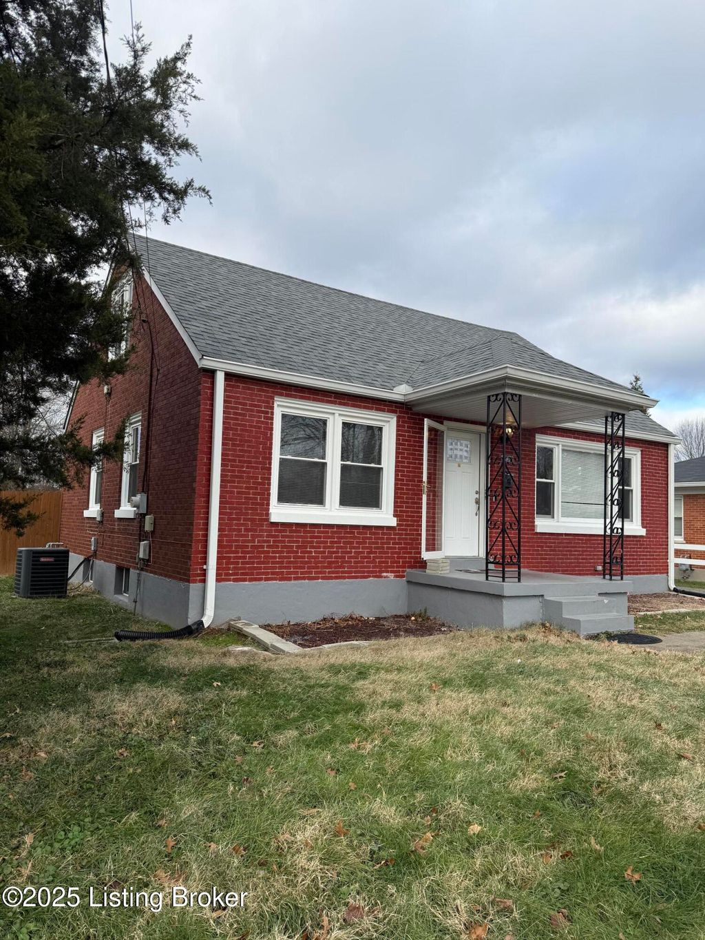 Photo of 6732 Marian Dr, Louisville, KY 40216 (MLS # 1705629)