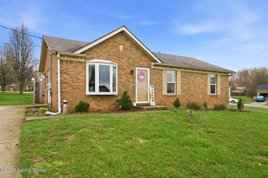 Photo of 101 Rainbow Ct, Bardstown, KY 40004 (MLS # 1711078)