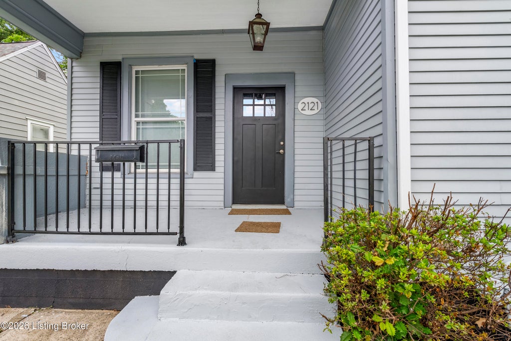 Photo of 2121 E Elm St, New Albany, IN 47150 (MLS # 1722500)