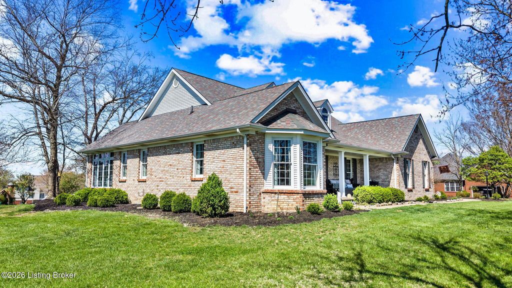 Photo of 100 Coventry Ln, Bardstown, KY 40004 (MLS # 1712444)