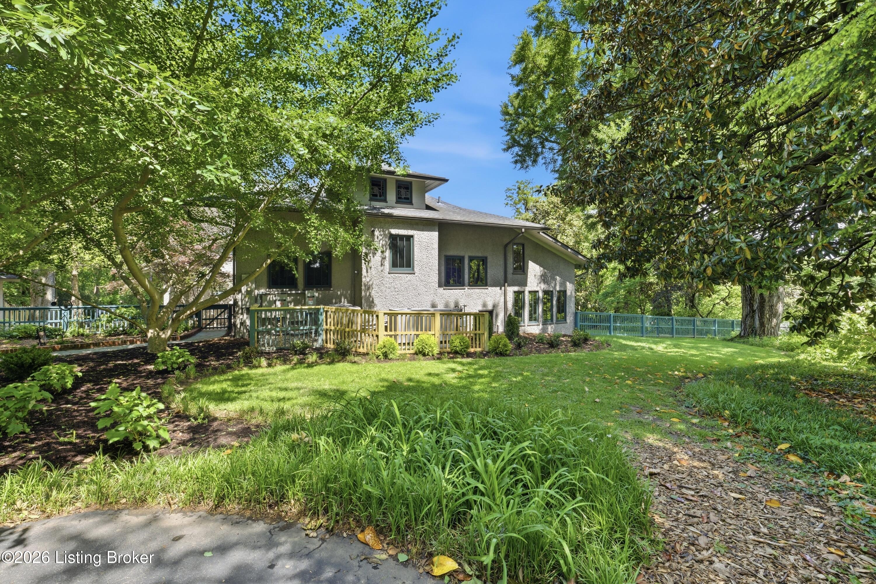 2119 Kenilworth Pl