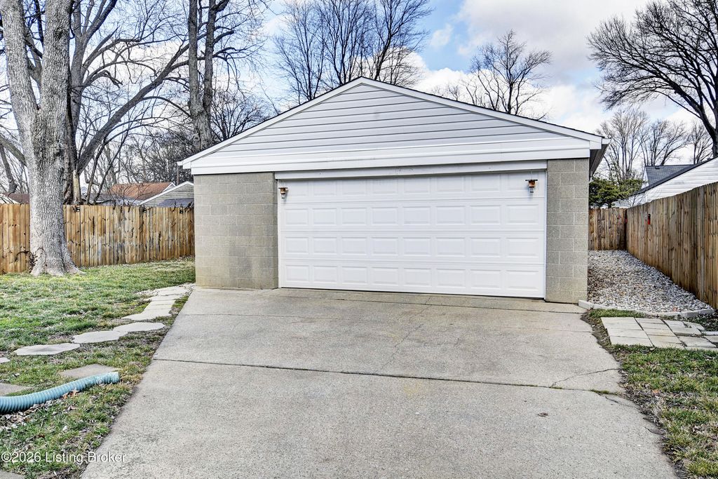 Photo of 1729 Sonne Ave, Louisville, KY 40216 (MLS # 1709462)