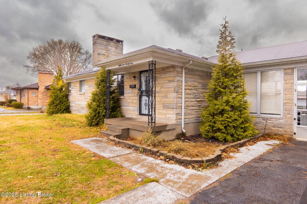 Photo of 8429 Newstead Ave, Louisville, KY 40219 (MLS # 1705591)