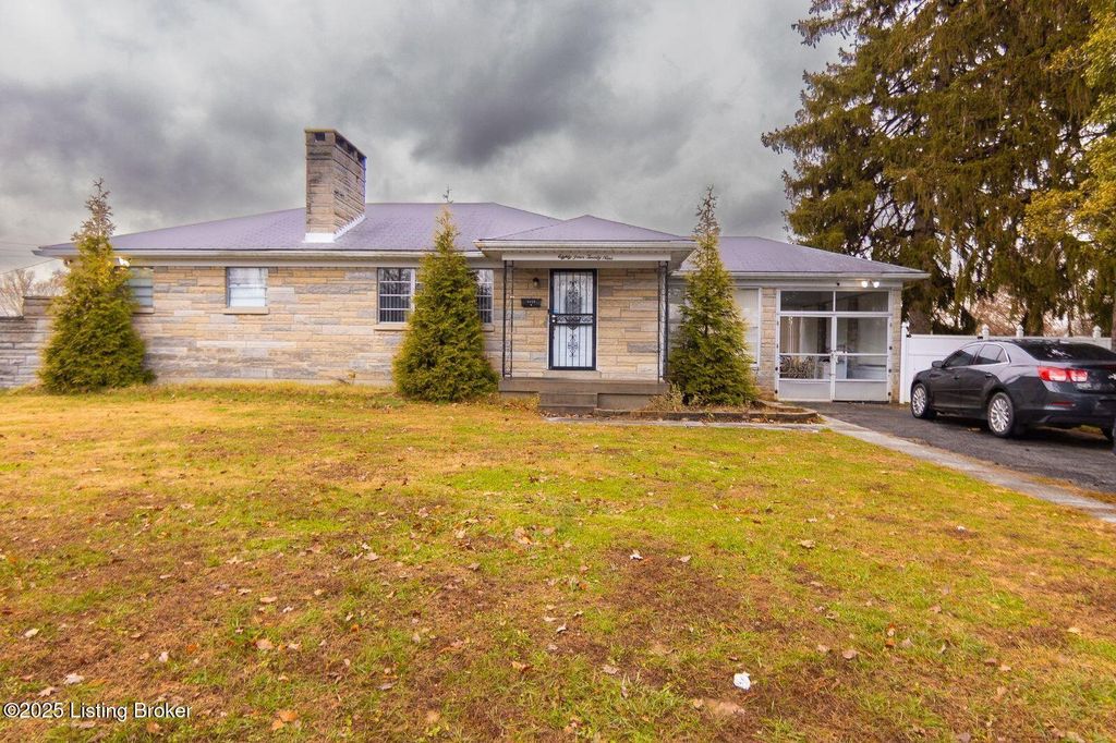 Photo of 8429 Newstead Ave, Louisville, KY 40219 (MLS # 1705591)