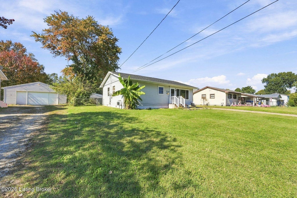 Photo of 9244 Chenault Rd, Louisville, KY 40272 (MLS # 1733085)