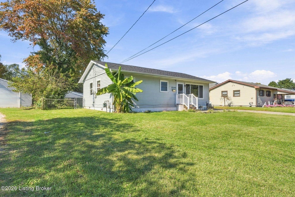 Photo of 9244 Chenault Rd, Louisville, KY 40272 (MLS # 1733085)