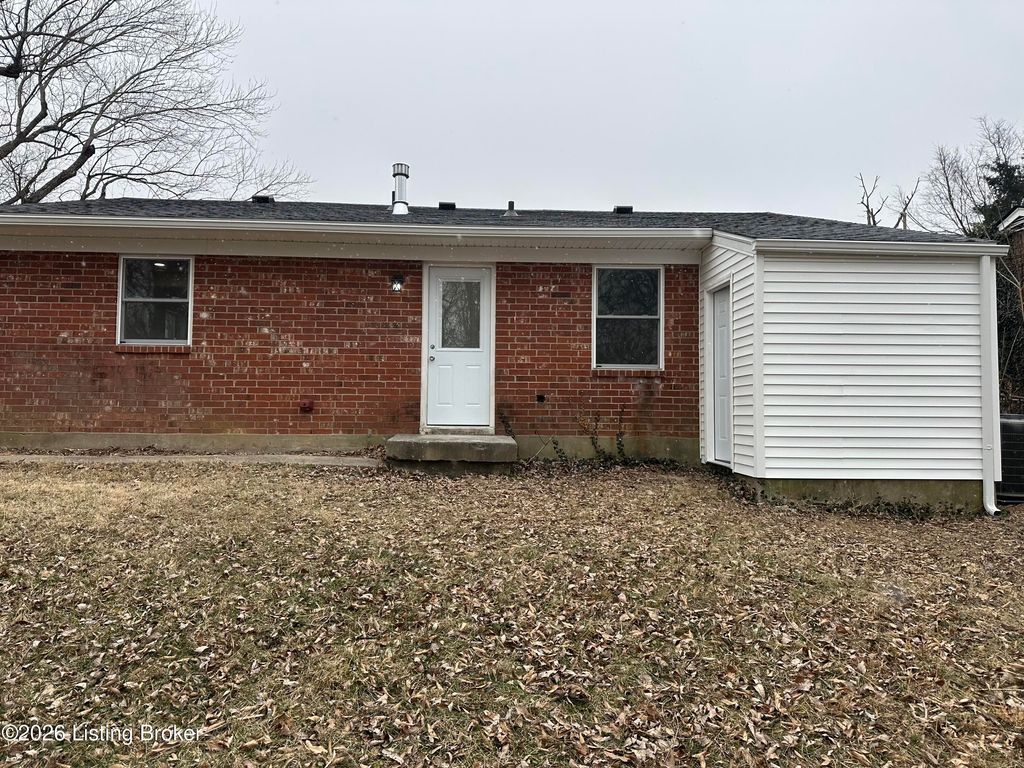 Photo of 9410 Coolridge Dr, Louisville, KY 40229 (MLS # 1710020)