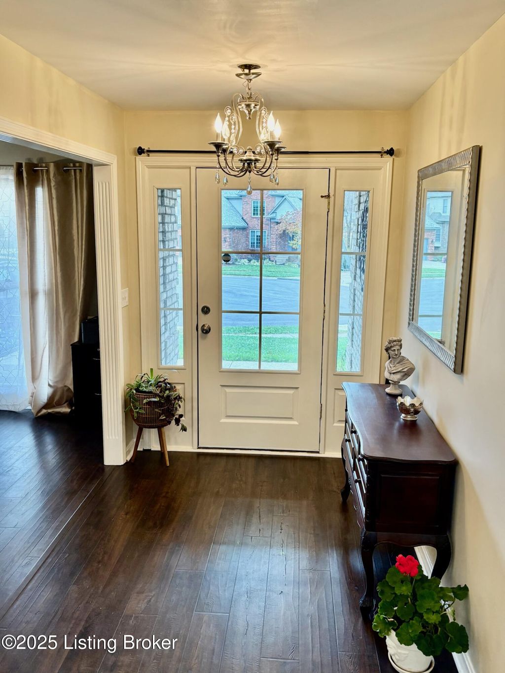 Photo of 12016 Parkland Ct, Middeltown, KY 40243 (MLS # 1704608)