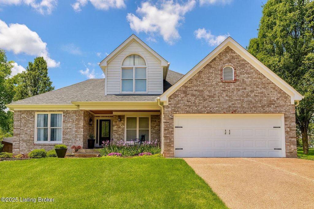 Photo of 12016 Parkland Ct, Middeltown, KY 40243 (MLS # 1704608)