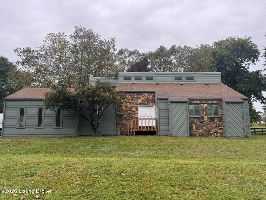 Photo of 2002 N Rose Island Rd, Prospect, KY 40059 (MLS # 1730822)