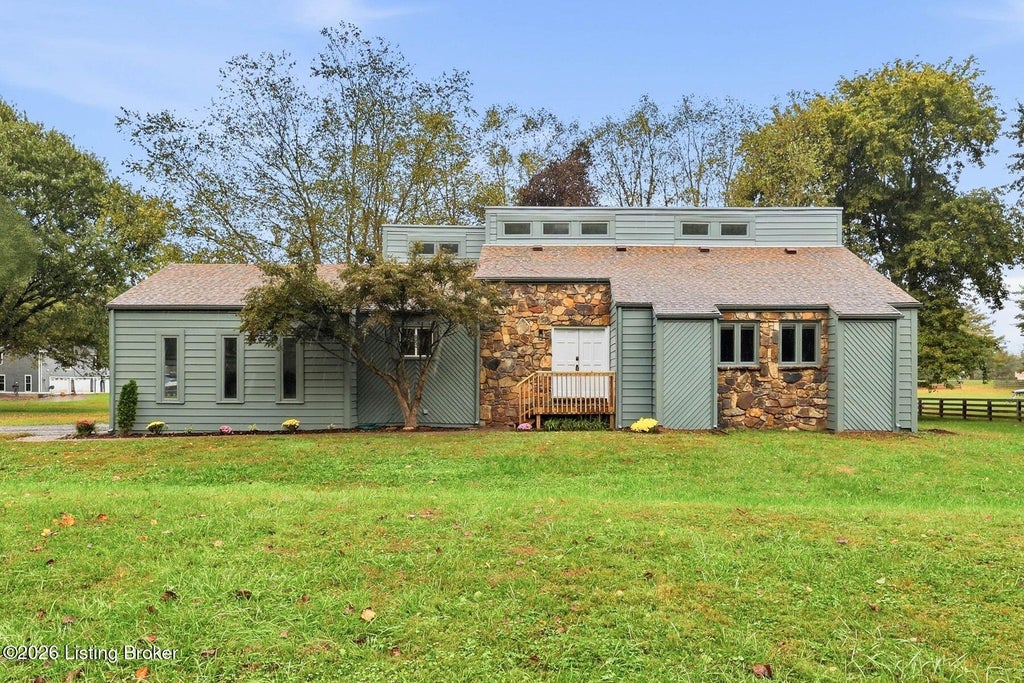 Photo of 2002 N Rose Island Rd, Prospect, KY 40059 (MLS # 1730822)