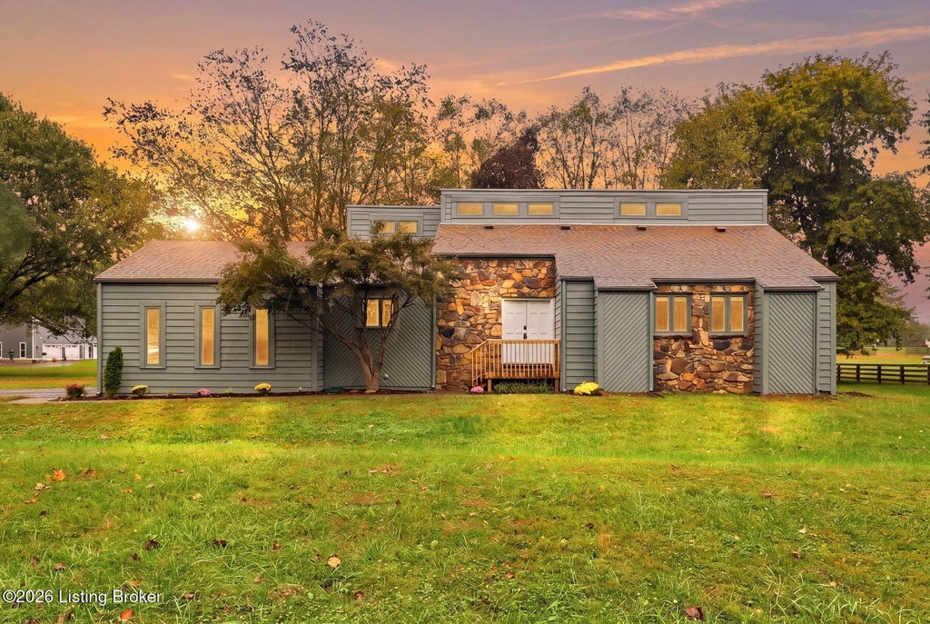 Photo of 2002 N Rose Island Rd, Prospect, KY 40059 (MLS # 1730822)