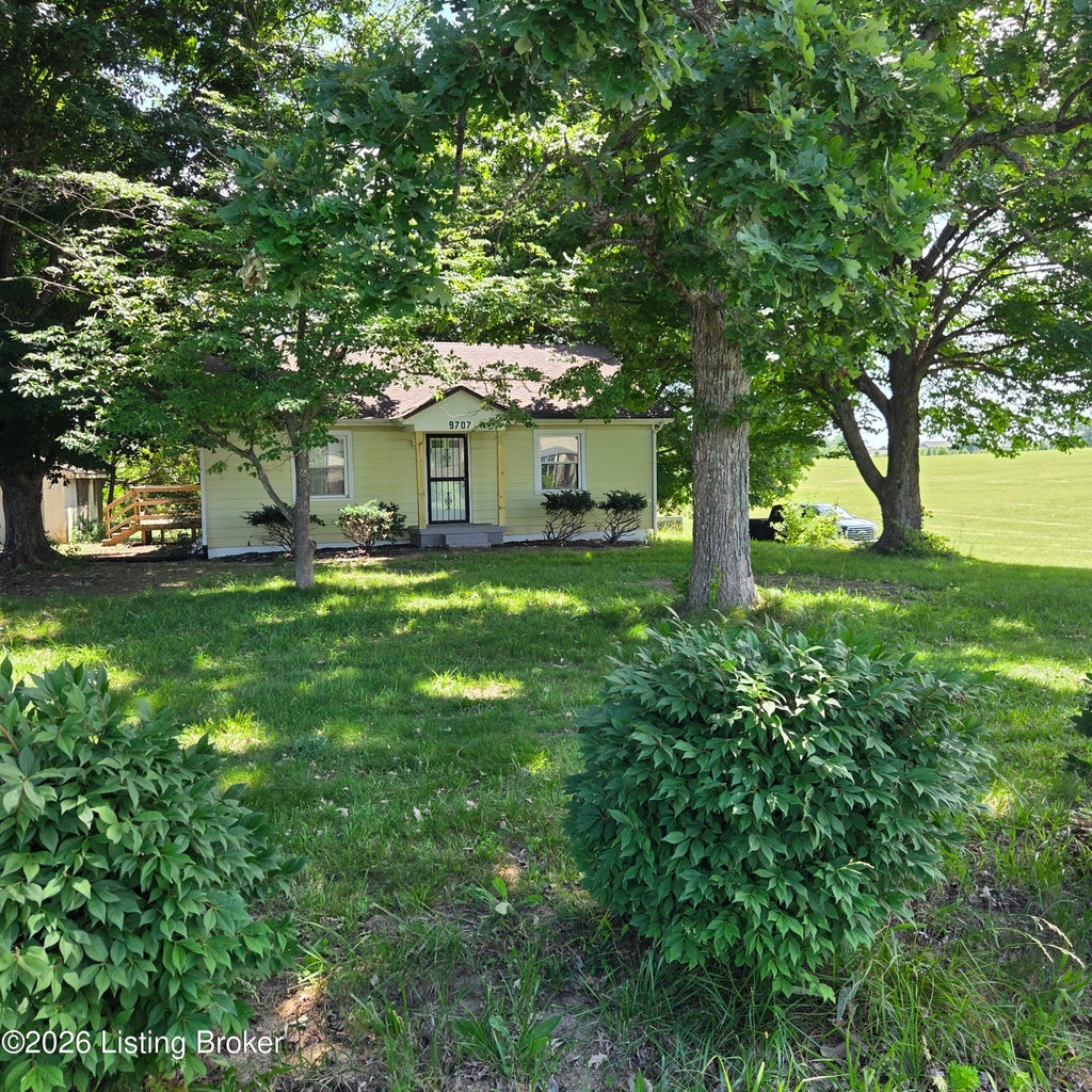 Photo of 9707 Cedar Creek Rd, Louisville, KY 40228 (MLS # 1720086)