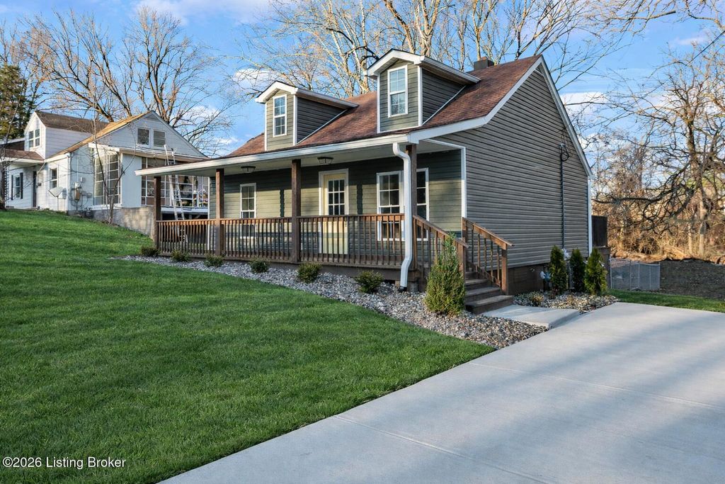 Photo of 105 Brooks St, Elizabethtown, KY 42701 (MLS # 1708019)