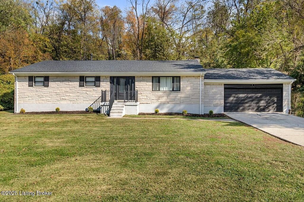 Photo of 605 Glen Ct, Louisville, KY 40207 (MLS # 1713026)