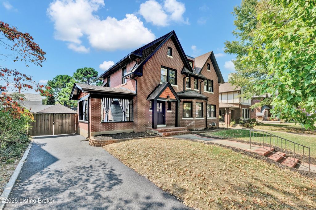 Photo of 2436 Broadmeade Rd, Louisville, KY 40205 (MLS # 1714400)