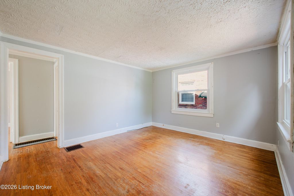 Photo of 3316 Algonquin Pkwy, Louisville, KY 40211 (MLS # 1719117)