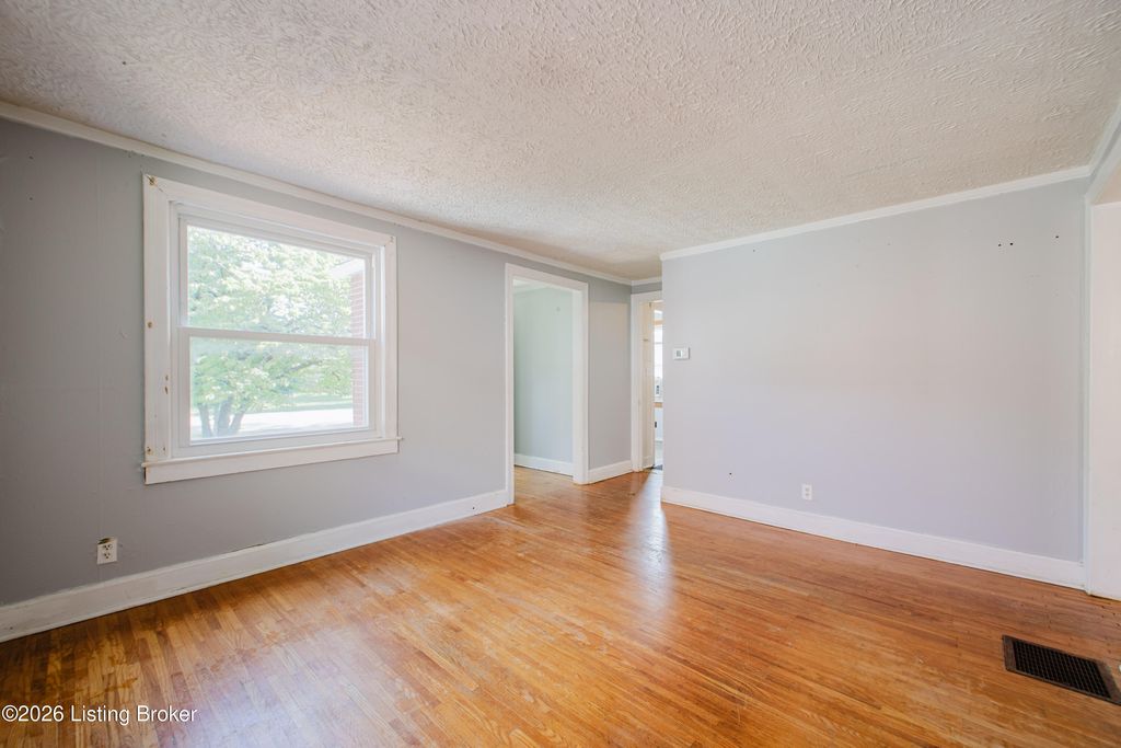 Photo of 3316 Algonquin Pkwy, Louisville, KY 40211 (MLS # 1719117)