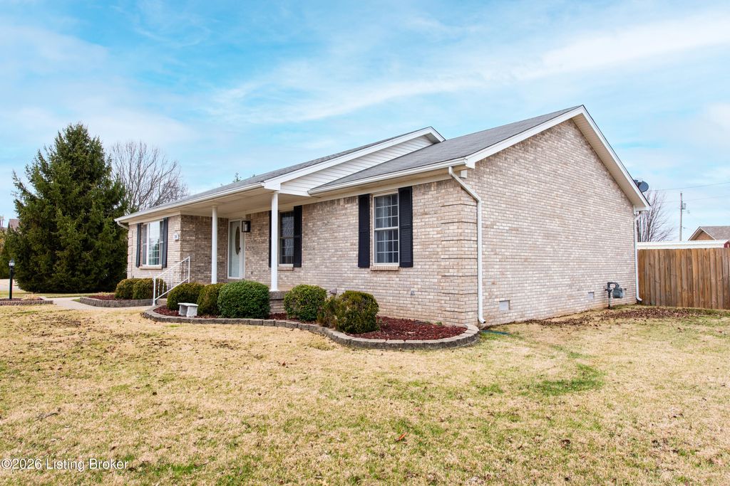 Photo of 200 Primrose Dr, Mt Washington, KY 40047 (MLS # 1706749)