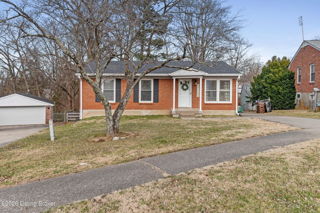 Photo of 11603 Chasewood Ct, Louisville, KY 40229 (MLS # 1708987)