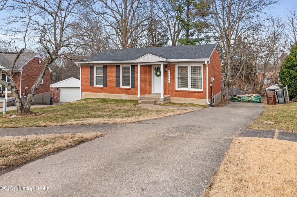 Photo of 11603 Chasewood Ct, Louisville, KY 40229 (MLS # 1708987)