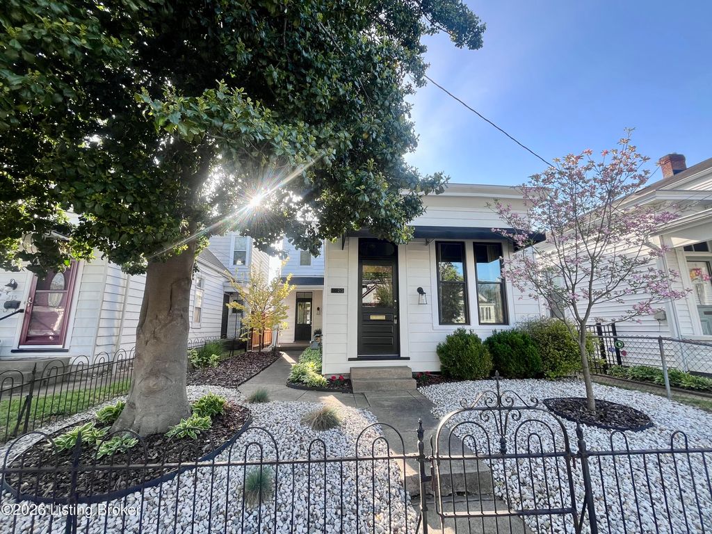 Photo of 213 Pope St, Louisville, KY 40206 (MLS # 1713775)