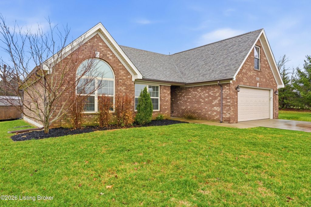 Photo of 9704 Pebble Ct, Louisville, KY 40229 (MLS # 1710858)