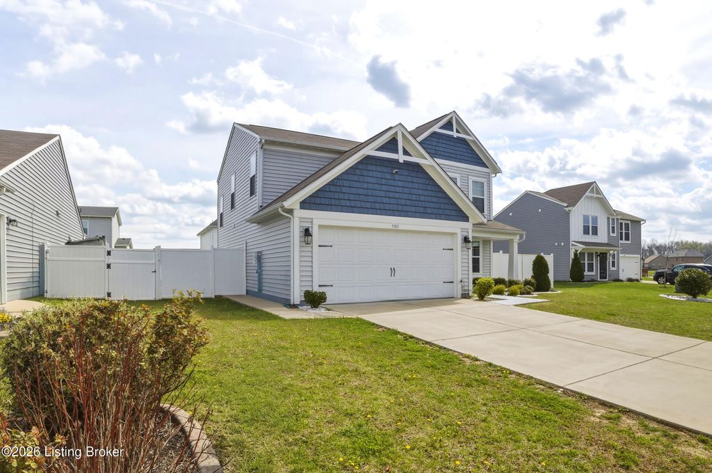 Photo of 400 Boulders West Dr, Shepherdsville, KY 40165 (MLS # 1713601)