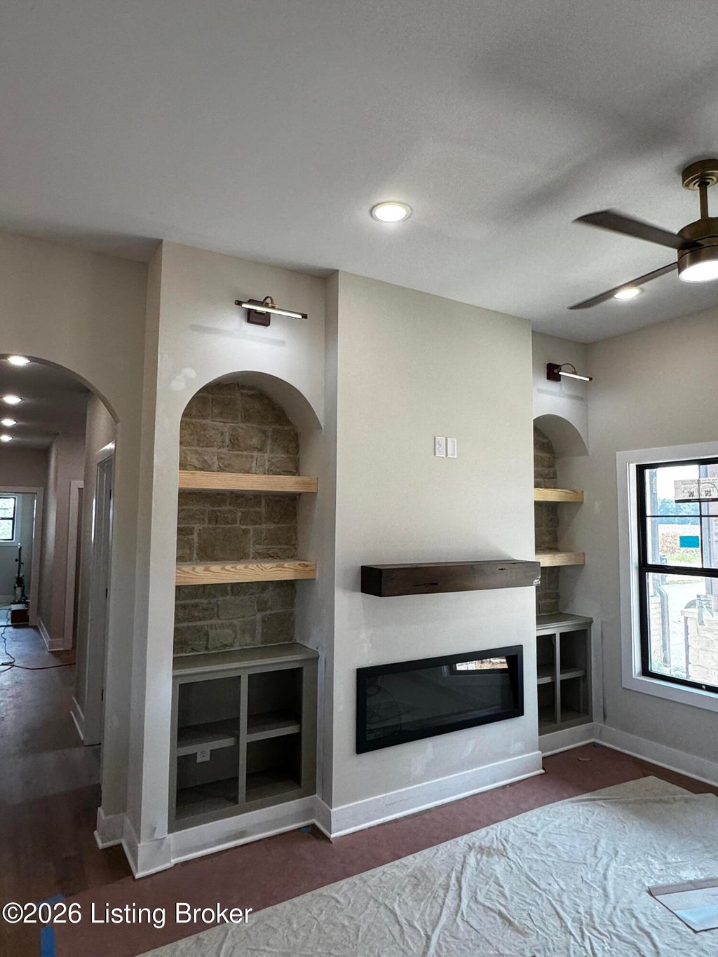 Photo of 2492 Roundtop Rd, Elizabethtown, KY 42701 (MLS # 1728150)