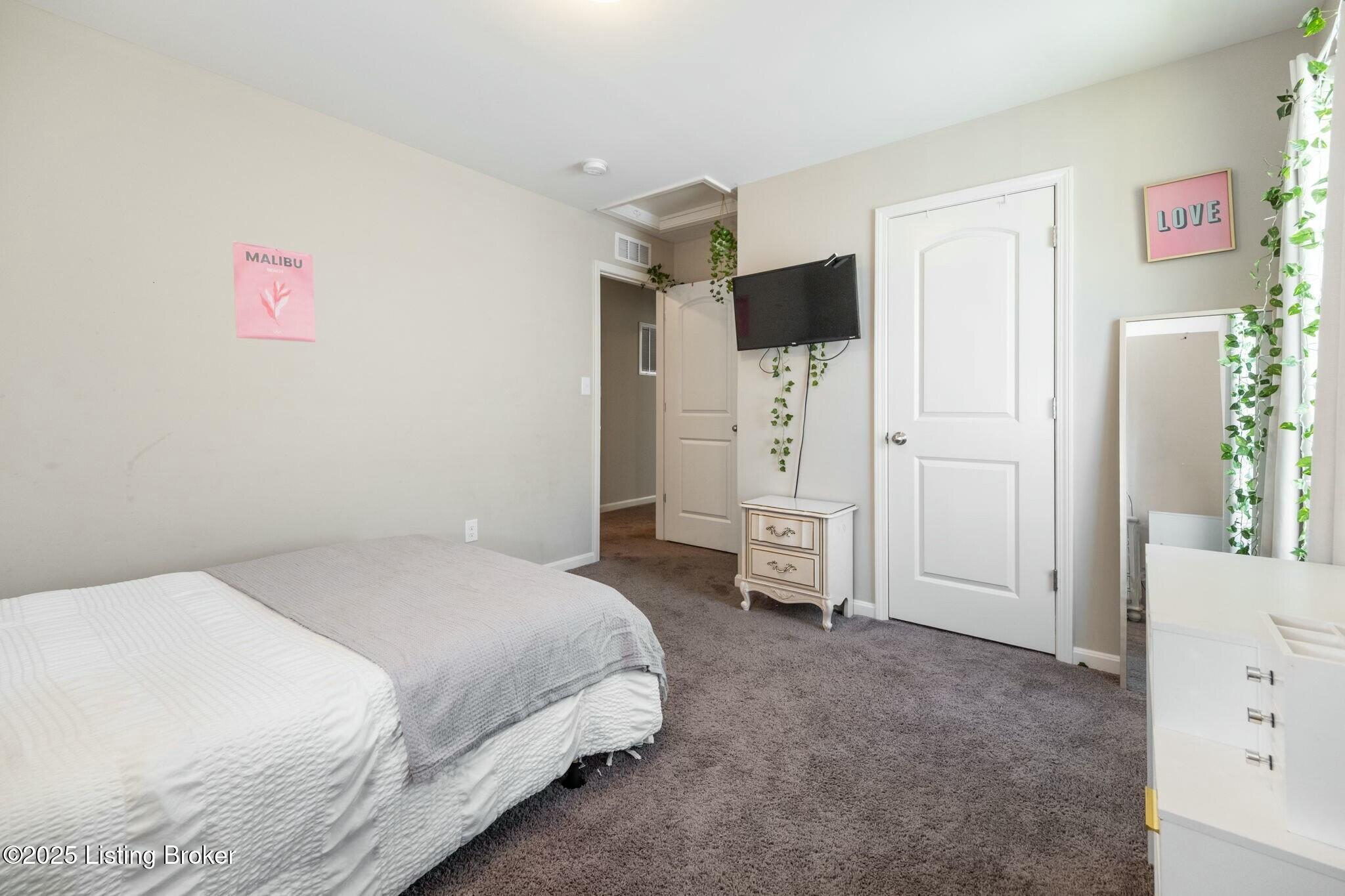 8428 Gateway Run Rd, Louisville, Kentucky image 36