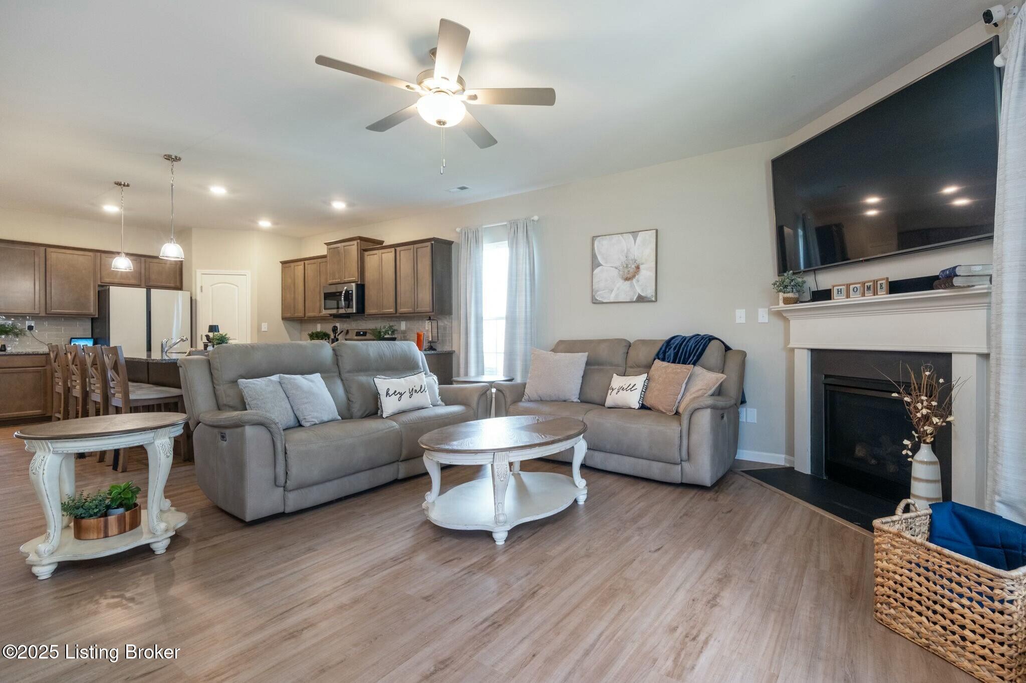 8428 Gateway Run Rd, Louisville, Kentucky image 22