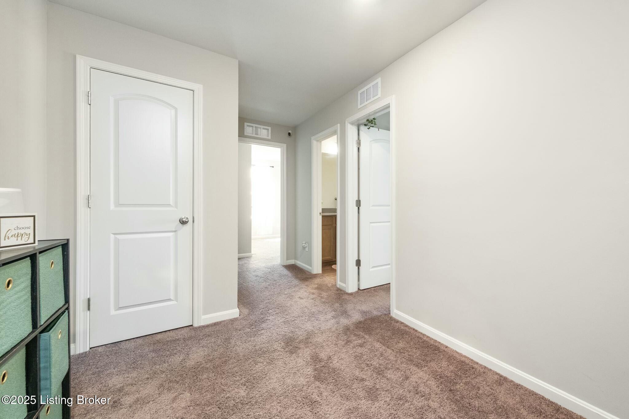 8428 Gateway Run Rd, Louisville, Kentucky image 32