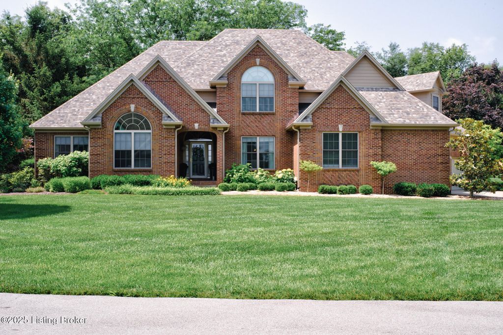 Photo of 5020 Lupreese Ln, Versailles, KY 40383 (MLS # 1705739)