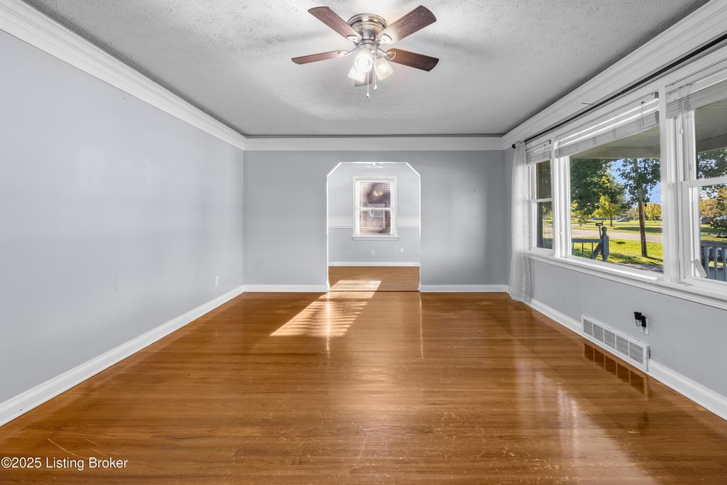 Photo of 3409 Lees Ln, Louisville, KY 40216 (MLS # 1701640)
