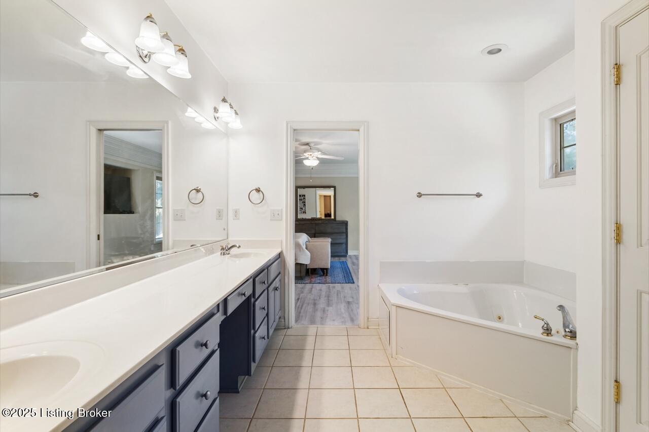 4705 Holly Forest Ct, Louisville, Kentucky image 35